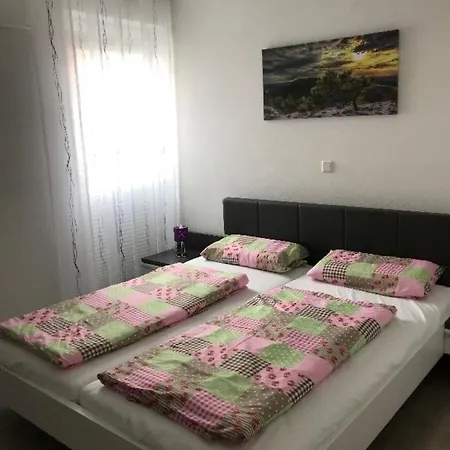 Moderne Ferienwohnung Im Herzen Von Bad Neustadt Бад-Нойштадт-ан-дер-Зале Экстерьер фото